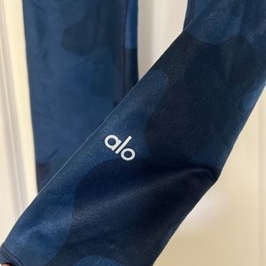 ALO Blue Camo Leggings